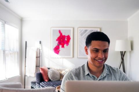 Étudiant en résidence étudiante 